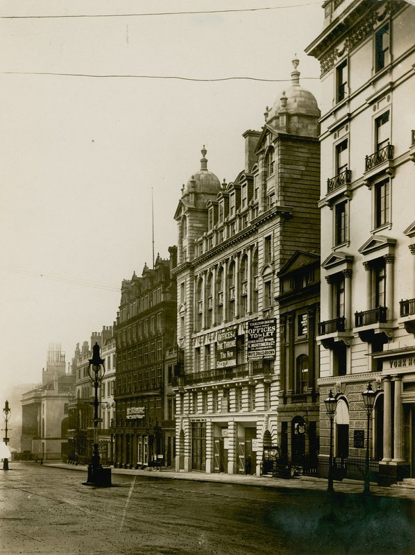 Carlton House, gebaut auf dem Gelände der St Philips Kapelle, Regent Street, London, 1904 von English Photographer