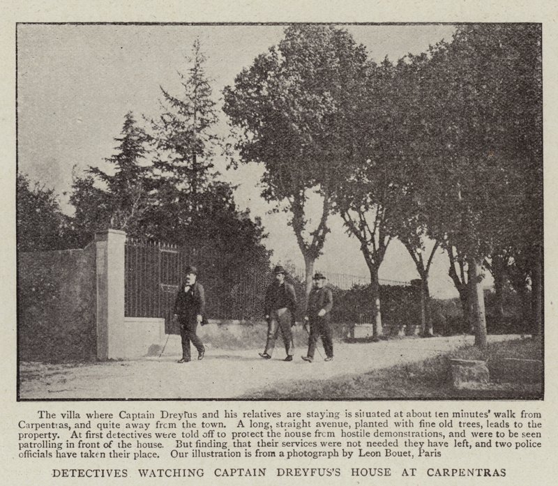 Detektive beobachten das Haus von Hauptmann Dreyfus in Carpentras von English Photographer