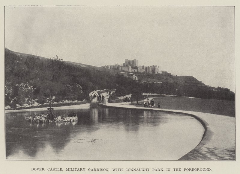 Dover Castle, Militärgarnison, mit Connaught Park im Vordergrund von English Photographer