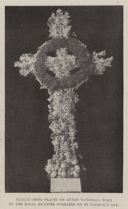 Blumenkreuz auf das Grab von Königin Victoria gelegt von den Royal Munster Fusiliers am St. Patrick