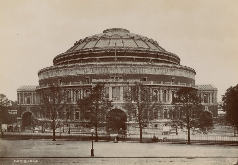 Gesamtansicht der Royal Albert Hall von English Photographer
