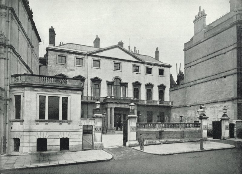 Piccadilly, der Naval and Military Club von English Photographer