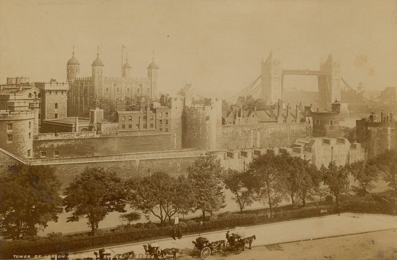 Postkarte mit einem Bild des Tower of London von English Photographer