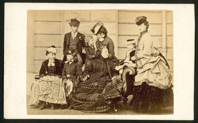 Königin Victoria und Mitglieder ihrer Familie von English Photographer