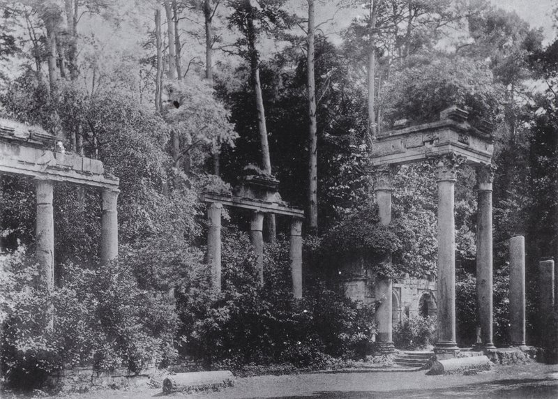Ruinen bei Virginia Water, Windsor von English Photographer
