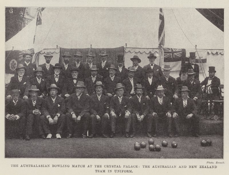 Das australische Bowling-Match im Crystal Palace, das australische und neuseeländische Team in Uniform von English Photographer