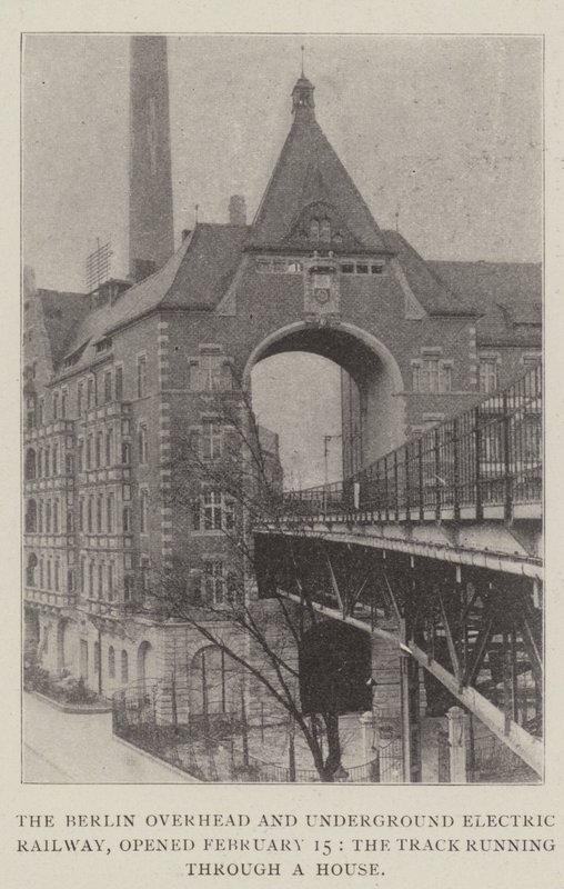 Die Berliner Hoch- und Untergrundbahn, eröffnet am 15. Februar, die Strecke durch ein Haus von English Photographer
