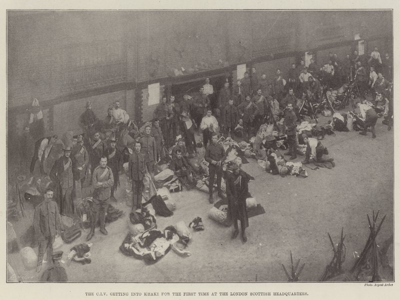 Die CIV ziehen zum ersten Mal Khaki an im Hauptquartier der London Scottish von English Photographer