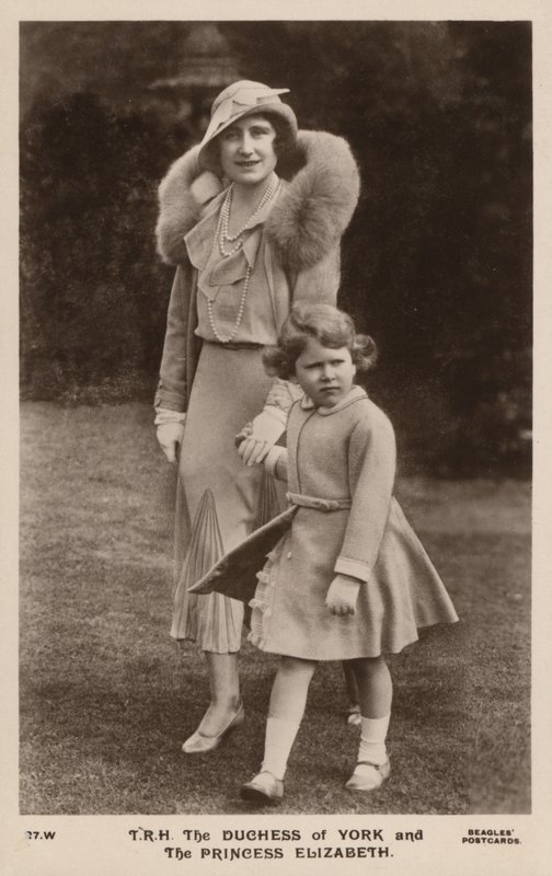 Die Herzogin von York und Prinzessin Elizabeth von English Photographer