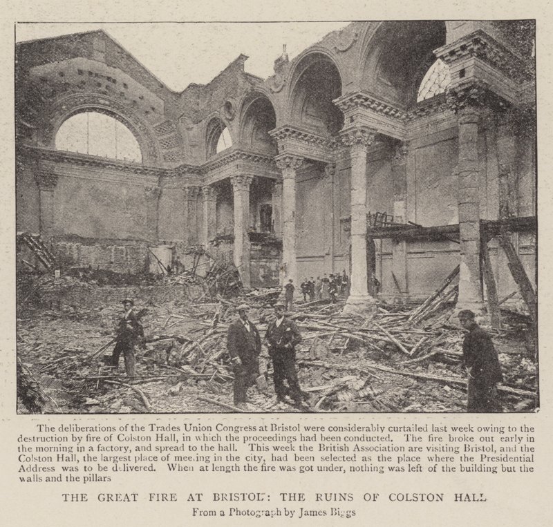 Das große Feuer in Bristol, die Ruinen der Colston Hall von English Photographer