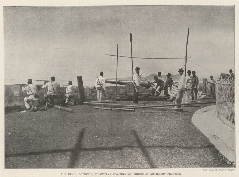 Der Aufstand in Kolumbien, Regierungstruppen beim Artillerieübungen von English Photographer