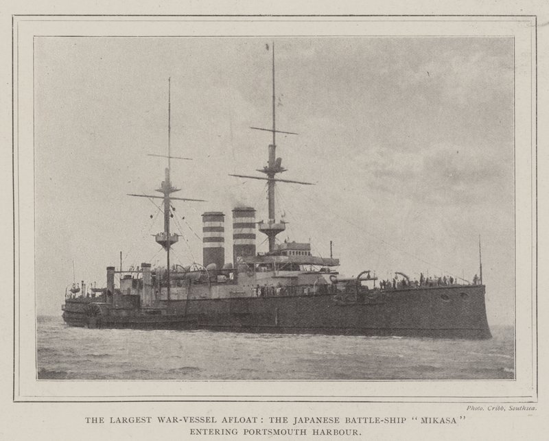 Das größte Kriegsschiff auf See, das japanische Schlachtschiff Mikasa beim Einlaufen in den Hafen von Portsmouth von English Photographer