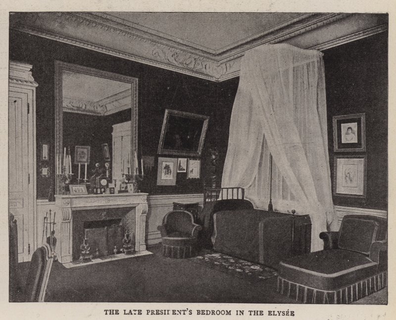 Das Schlafzimmer des verstorbenen Präsidenten im Élysée von English Photographer