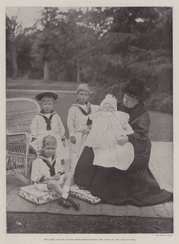 Die Königin und ihre Urenkel, die Familie des Herzogs von York von English Photographer