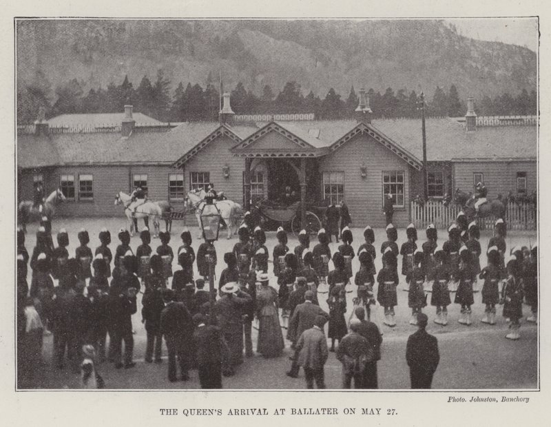 Die Ankunft der Königin in Ballater am 27. Mai von English Photographer