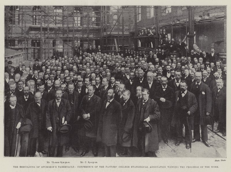 Der Wiederaufbau des Spurgeon-Tabernakels, Konferenz der Pastors College Evangelical Association zur Überprüfung des Fortschritts der Arbeiten von English Photographer