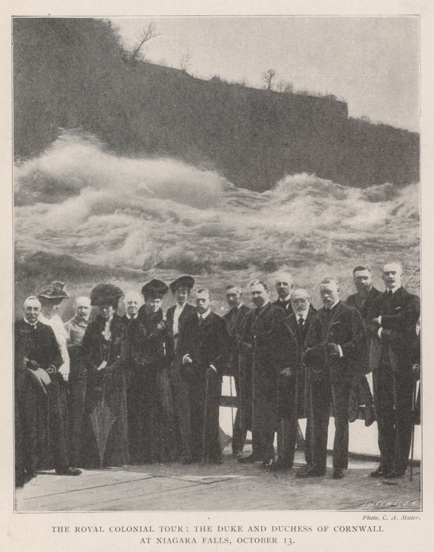 Die königliche Kolonialreise, der Herzog und die Herzogin von Cornwall an den Niagarafällen, 13. Oktober von English Photographer