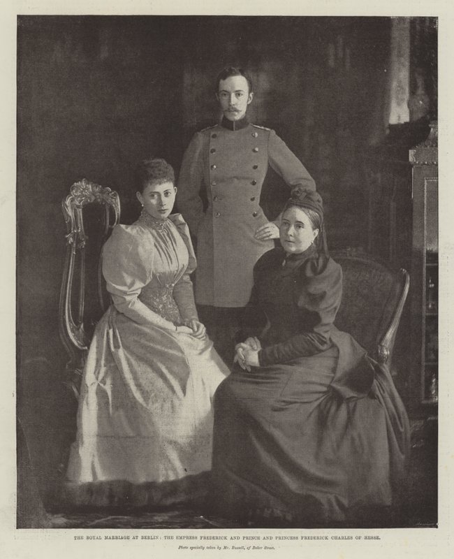 Die königliche Hochzeit in Berlin, die Kaiserin Friedrich und Prinz und Prinzessin Friedrich Karl von Hessen von English Photographer