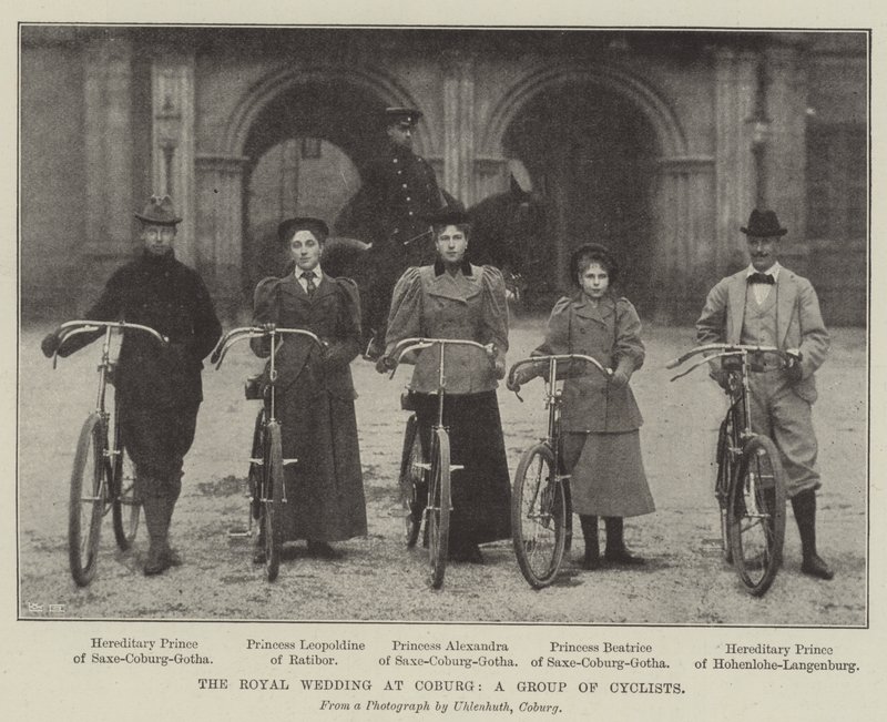 Die königliche Hochzeit in Coburg, eine Gruppe von Radfahrern von English Photographer