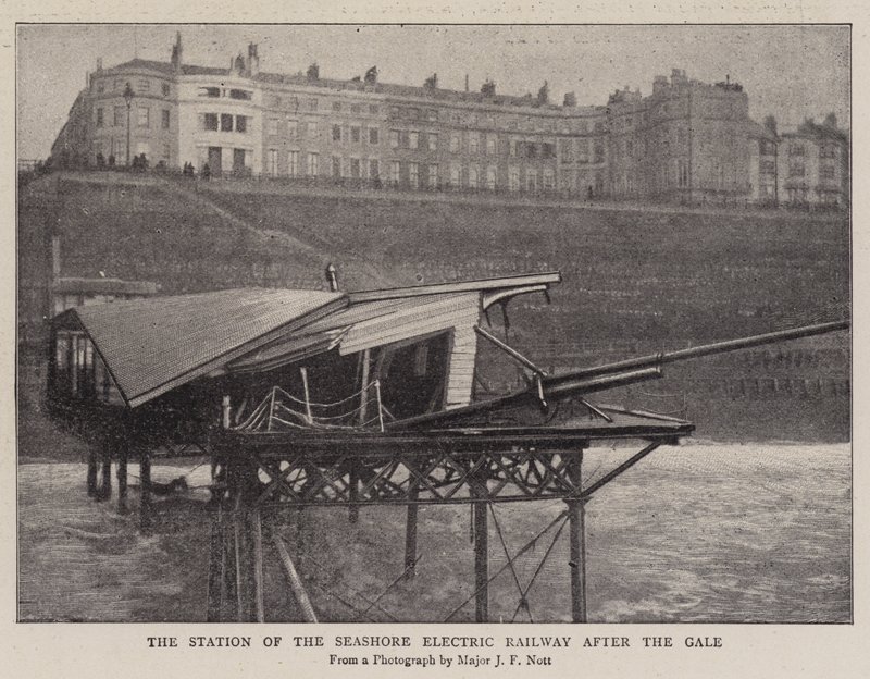 Die Station der Seashore-Eisenbahn nach dem Sturm von English Photographer