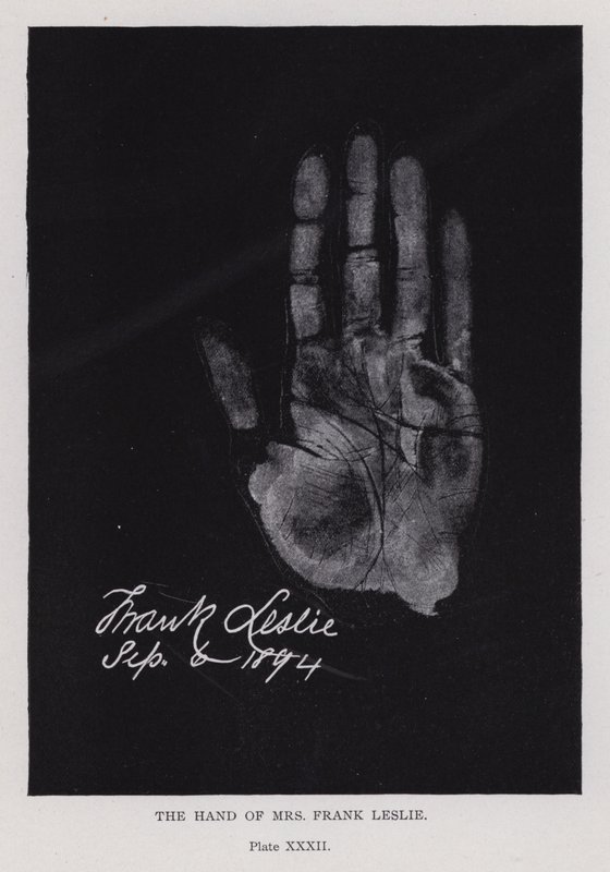 Die Hand von Mrs. Frank Leslie von English Photographer