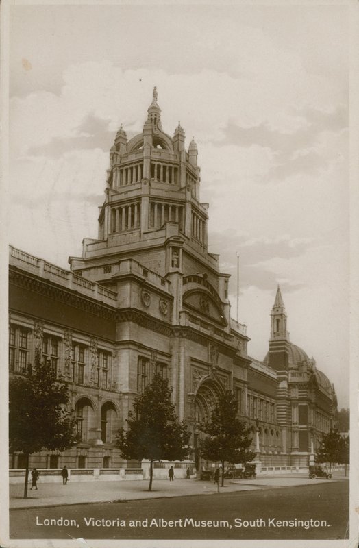 Victoria and Albert Museum, South Kensington, London von English Photographer