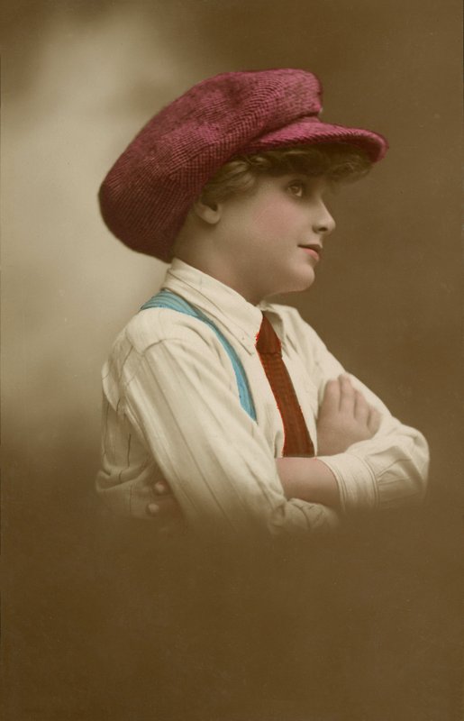 Junges Mädchen mit Mütze von English Photographer