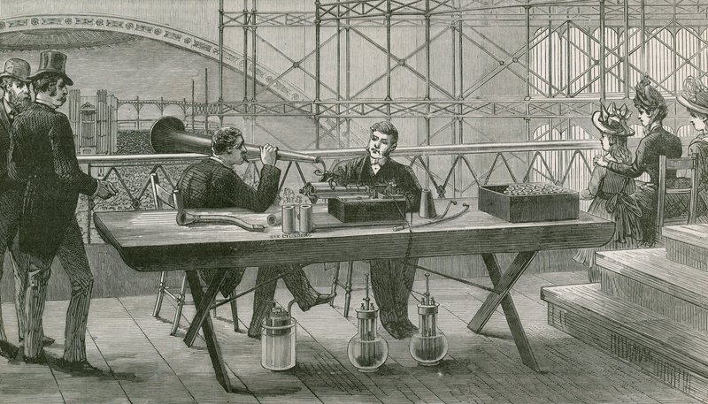 Edisons perfektionierter Phonograph im Einsatz in der Pressetribüne während des Händel-Festivals im Crystal Palace von English School