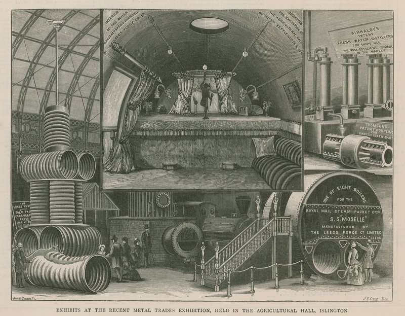Exponate auf der jüngsten Metallhandwerksausstellung in der Agricultural Hall, Islington von English School