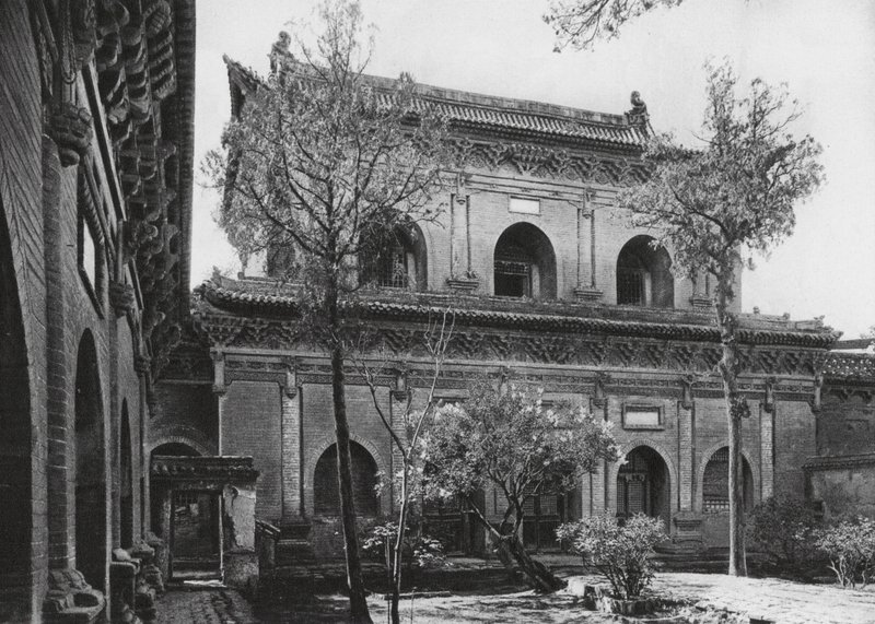 Taiyuanfu, Shuang ta sze, Shansi, Massive Halle von Ernst Boerschmann
