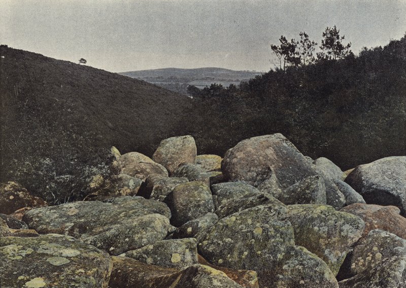 Saint-Herbor, Felsen des Wasserfalls von European Photographer