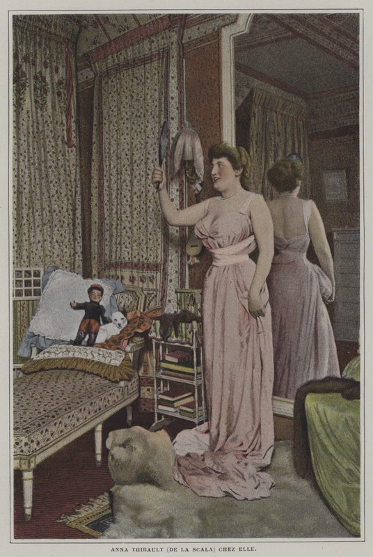 Anna Thibault, französische Sängerin an der Scala, Paris, zu Hause von French Photographer