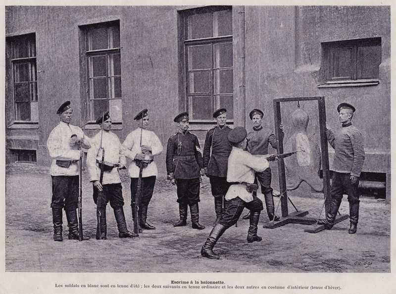 Die russische Armee: Bajonettfechten (s/w Foto) von French Photographer
