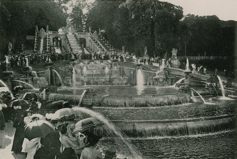 La Cascade le Jour des Grandes Eaux von French Photographer
