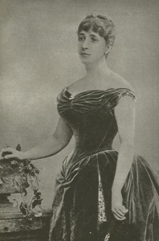Madame Marguerite De Bonnemain, Geliebte von General Boulanger (s/w Foto) von French Photographer