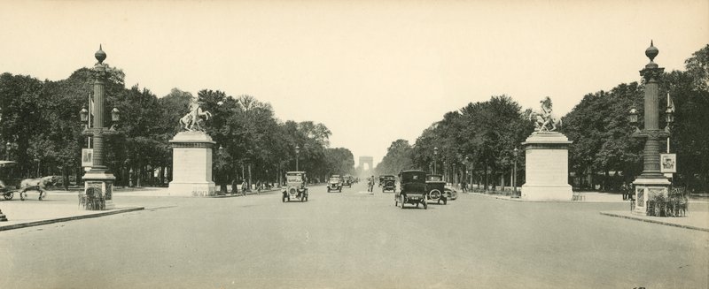 Paris, Perspektive der Avenue des Champs-Elysees, Die Pferde von Marly von French Photographer