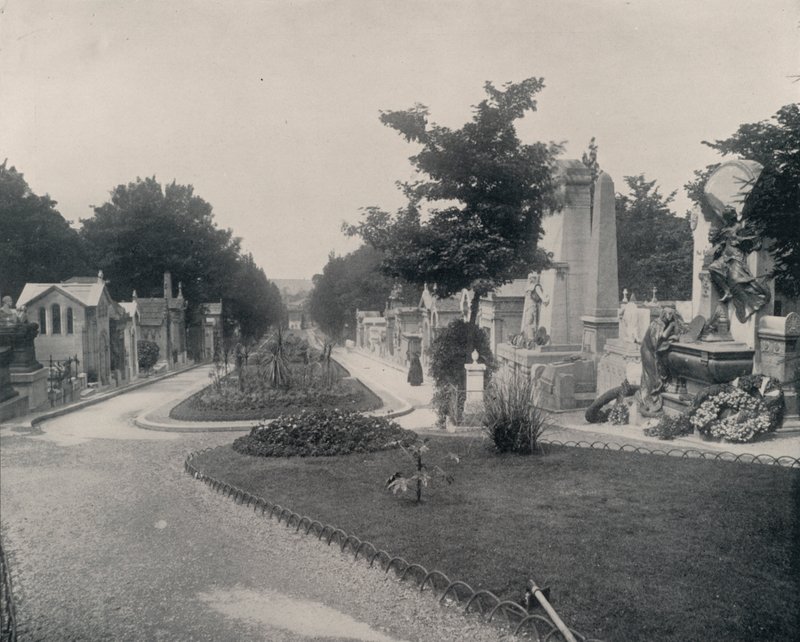 Paris: Hauptallee auf dem Friedhof Père-Lachaise von French Photographer