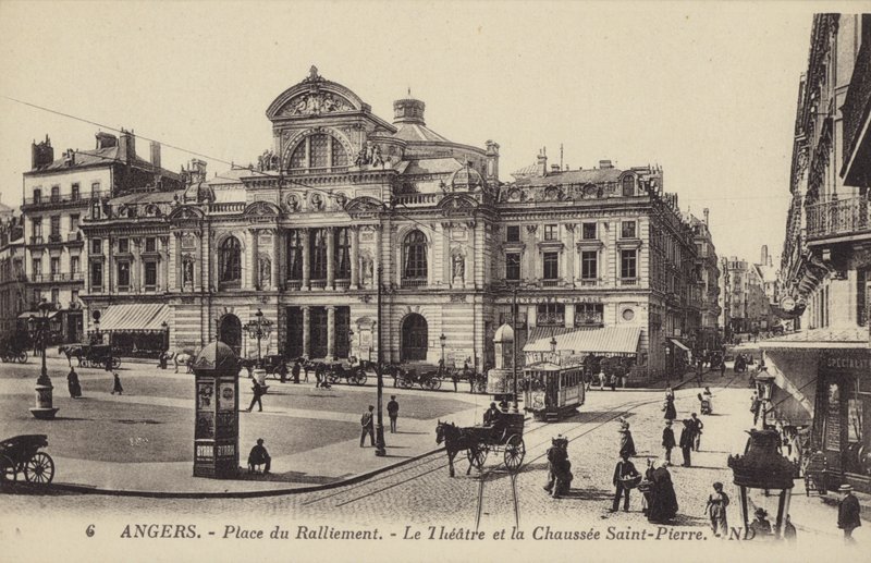 Place du Ralliement, das Theater und die Chaussee Saint-Pierre, Angers, Frankreich von French Photographer