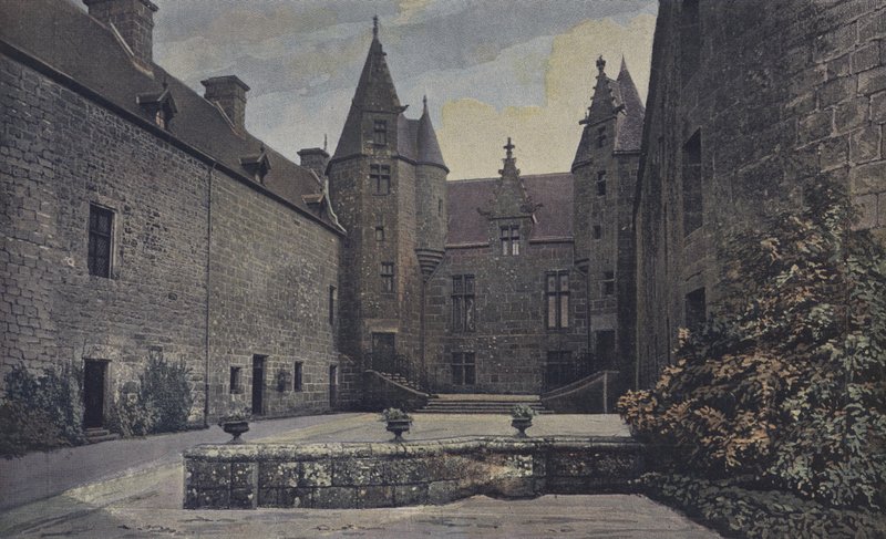 Ploubezre, Schloss Kergrist, Ensemble im Ehrenhof von French Photographer