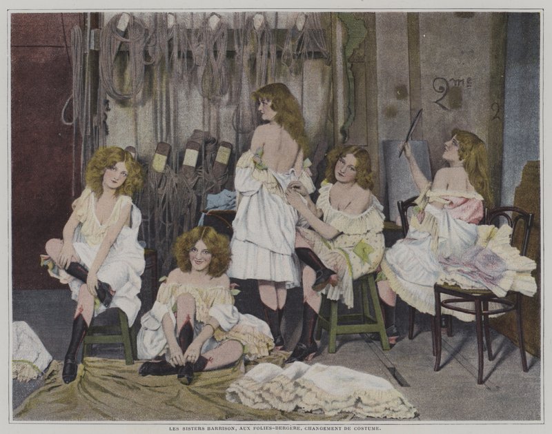 Die Barrison-Schwestern im Folies-Bergère während eines Kostümwechsels von French Photographer