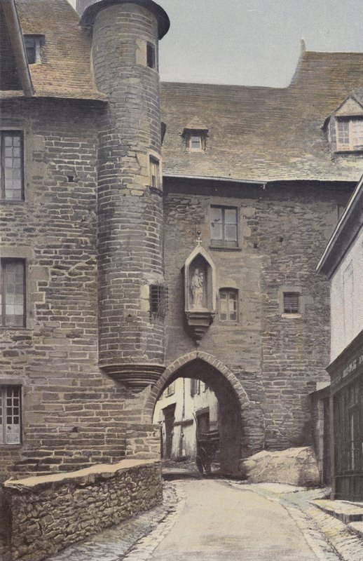 Uzerche, Alte Stadttor, Eingangseite von French Photographer