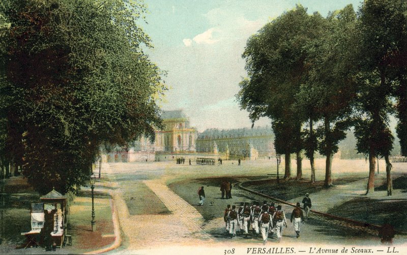 Versailles, Avenue De Sceaux von French Photographer