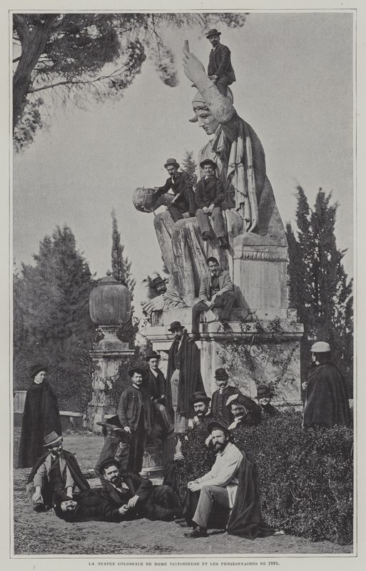 Besucher an der Statue von Rom siegreich von French Photographer