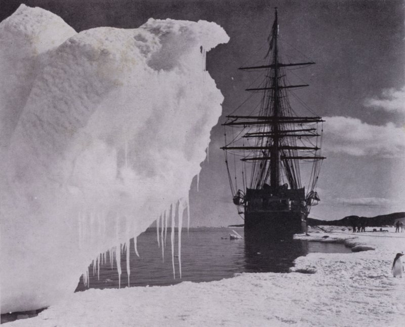 "Die Landung am Eisfuß in der Nähe von Cape Evans" von Herbert Ponting