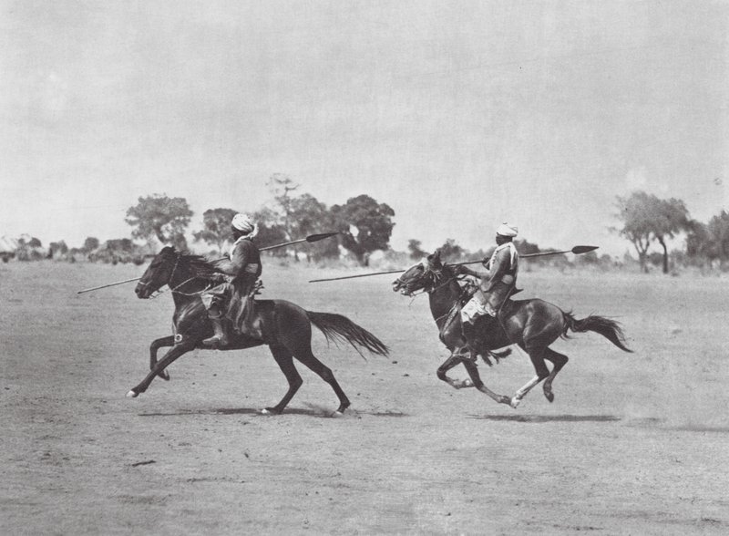 Afrika: Aulad Hamid Araber in Kettenrüstung von Hugo Adolf Bernatzik
