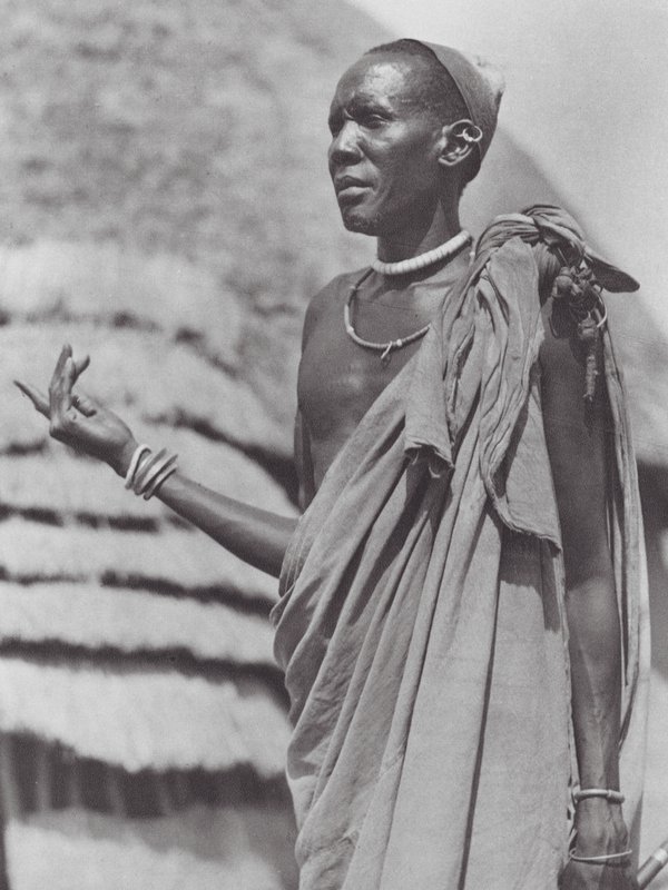 Afrika: Häuptling von Tonga von Hugo Adolf Bernatzik