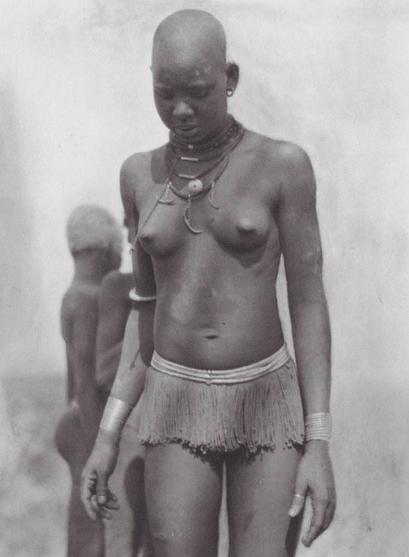 Afrika: Nuer-Frau von Hugo Adolf Bernatzik