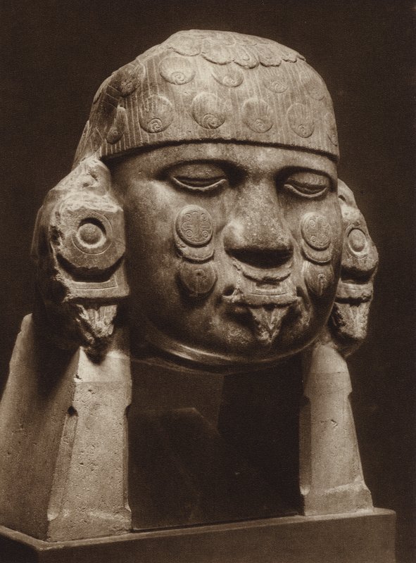 Mexiko: Dioritkopf der Göttin Coyolxauhqui, Nationalmuseum von Hugo Brehme