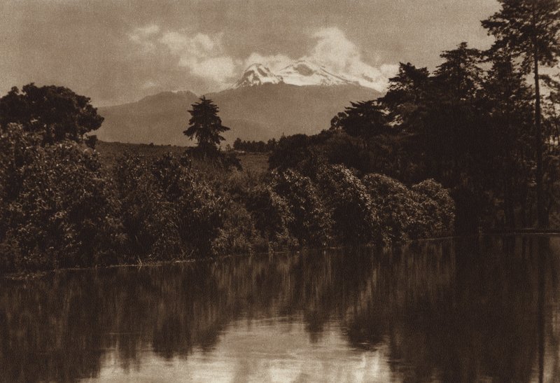 Mexiko: Iztaccihuatl, gesehen von Miraflores von Hugo Brehme