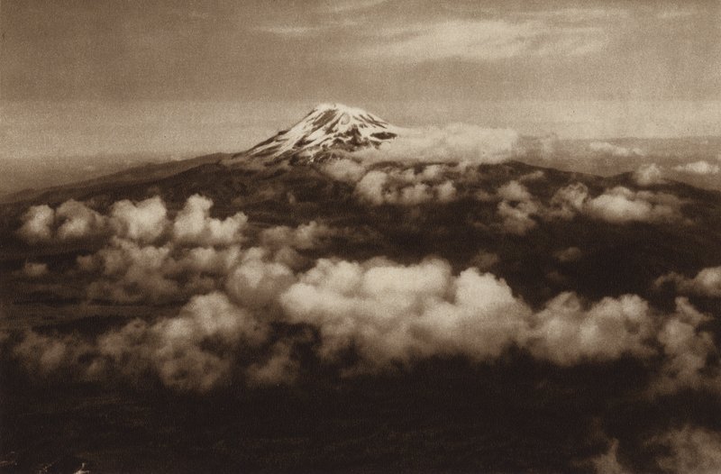 Mexiko: Iztaccihuatl, gesehen vom Popocatepetl von Hugo Brehme